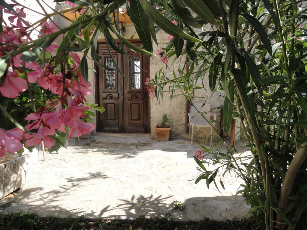 Villa Kamilari Exterior photo